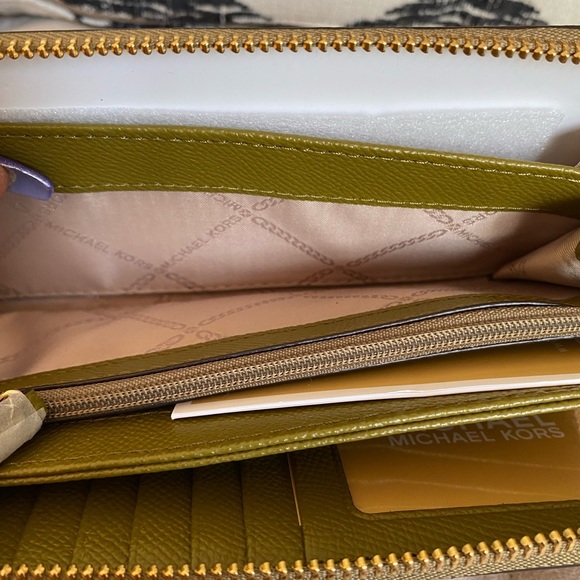 Michael Kors Jet Set Pistachio Green Travel Continental Leather Wallet - Picture 4 of 13
